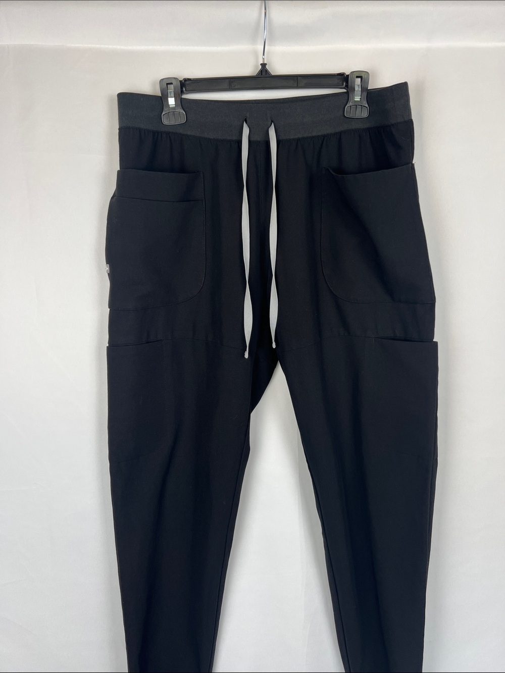 FIGS Black Jogger 7 Pocket Scrub Pants- Size L Tall - Picture 2 of 9